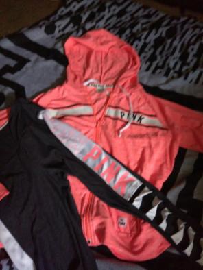 VS Pink outfit never worn