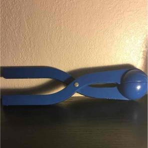 Snowball maker