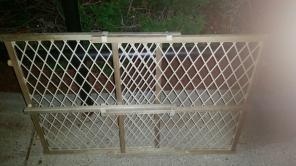 Extending baby/pet gate evenflo