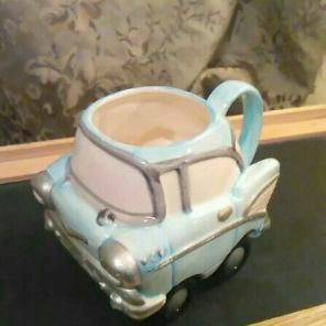 VINTAGE CAR COFFEE MUG ON ROLLIN WHEELS