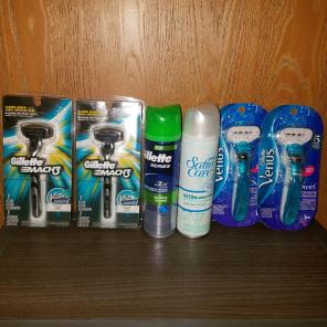 Gillette razor bundle