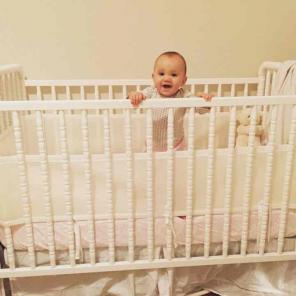 White boutique crib! Great Condition!