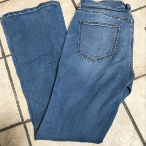 Old Navy. Mid Rise. Micro Flare. Size 8