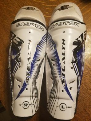 EASTON YOUTH HOCKEY SHIN GUARDS