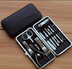 Portable 12 pcs manicure grooming kit