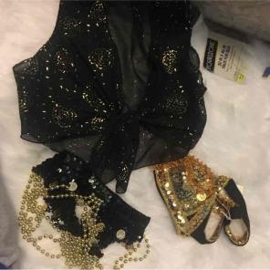 Gypsy top gold and black bra