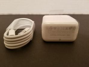 Brand New iPhone / iPad Charger Authenti