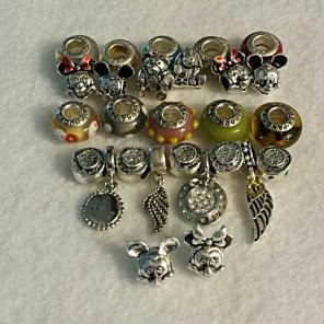 Big lot of minnie / mickey 925 / charms