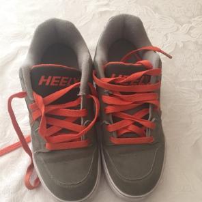 Heely/ Boy/ Size 5