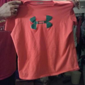 Girls under armour shirt size XL