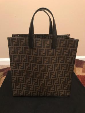 Fendi Shopping Bag In Brown.