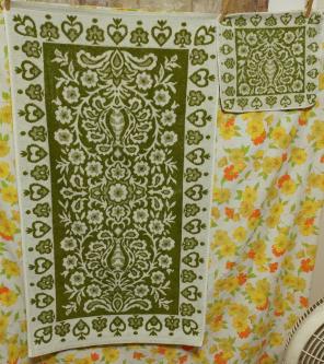 Vintage Groovy Bath Towel & Washcloth