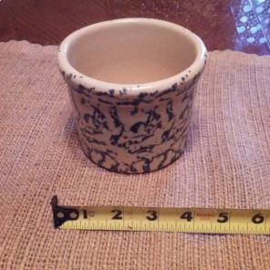 Roseville Crock sm size excellent 1 pint