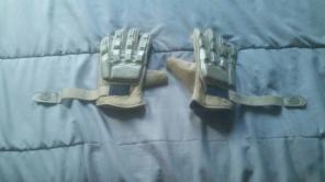 Protective gloves