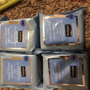 Bundle Of 4 Nuetregena Makeup Remover