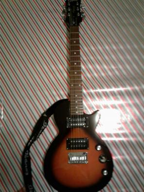 Electric guitar tan black
