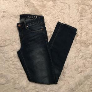 GAP Real Straight Jean 26s