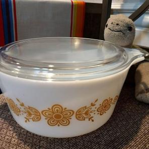 Pyrex casserole with lid