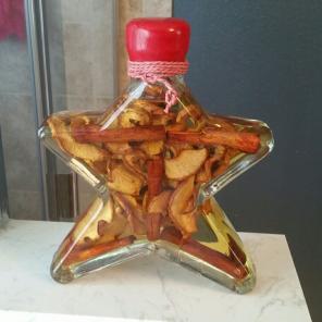 Apple and cinnamon star House decoration