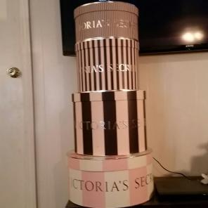 Victoria's Secret Display hat box (3)