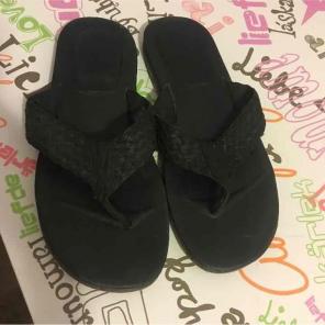 UGG's Men's Flip Flops