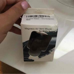 Magnetic air vent mount for phones