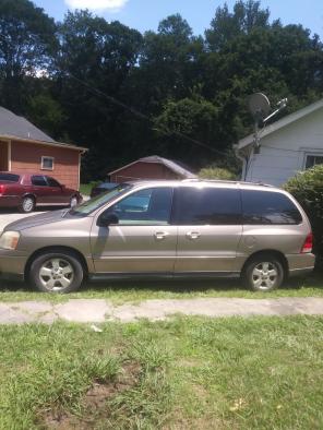 2004 FORD Freestar SES. asking $1200
