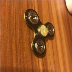 Finger toy or fidget spinner