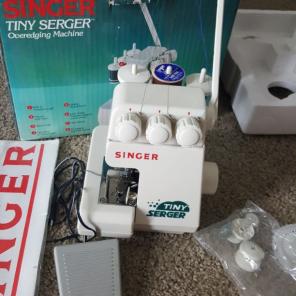 Singer tiny serger overedging machine