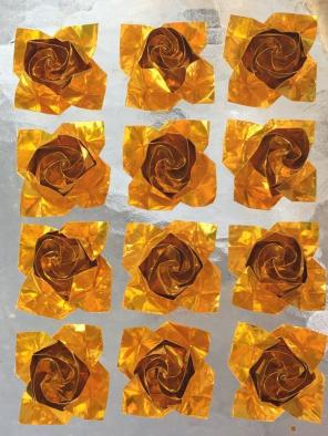 12 Origami Gold Foil Roses