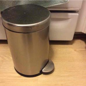 Simple human mini step trash can bin