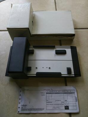 Manual credit card imprinter