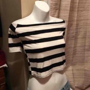Black/White Off Shoulder crop top Sz L
