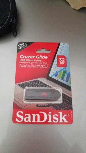 SanDisk 32gb flash drive*NEW*