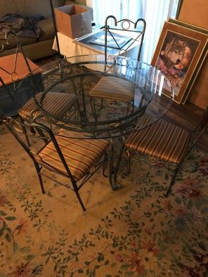 Dining room table, 4 chairs