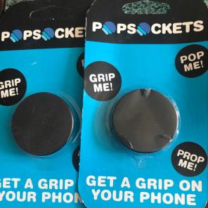 2 Black Popsockets