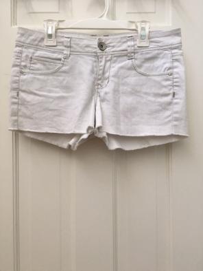 WHITE LOW-RISE SHORTS