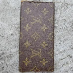 LOUIS VUITTON Check Book