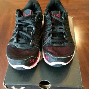 Under Armour 10.5 kids shoes
