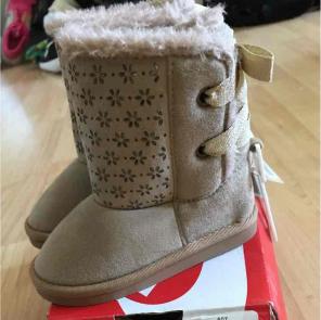 Light brown fur boots