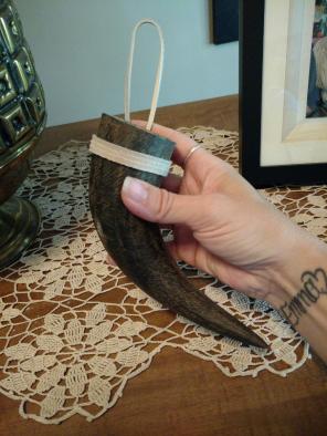 Horn Flower Holder