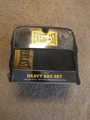 Everlast Vintage Heavy Bag Set, (Gloves)