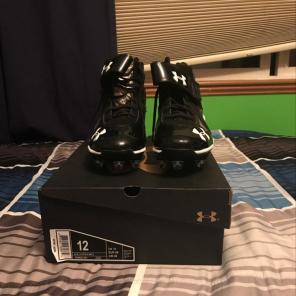 NEW UA Fierce Mid D Football Cleats