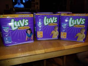Baby disposal diapers sz 4 and 5 Luvs
