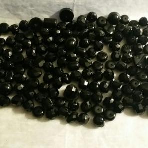 Black glass beads