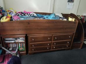 Twin kid bed with mattress