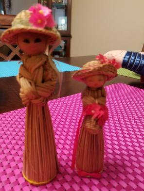 2 wicker people
