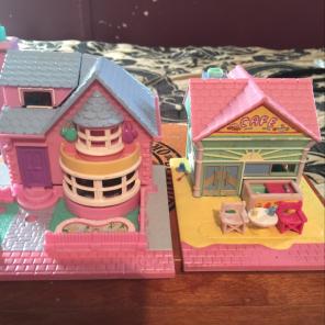 VINTAGE LITTLE POCKET 2 LITTLE HOUSE
