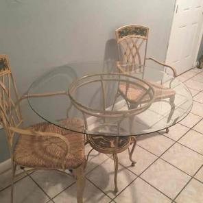 Great dining room table
