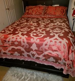 4pc. Burgundy Jacquard Duvet Cover Set